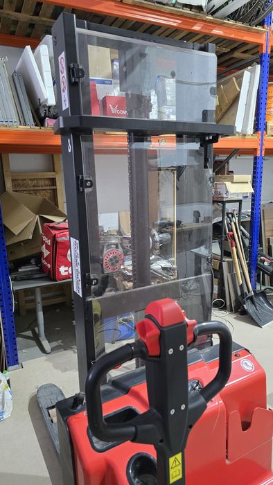 Stivuitor electric Valift 1500 kg, ridicare 3200 mm, 49 ore functionare, intră pe ușă 2 m, deplasare si ridicare full electrice, charger integrat