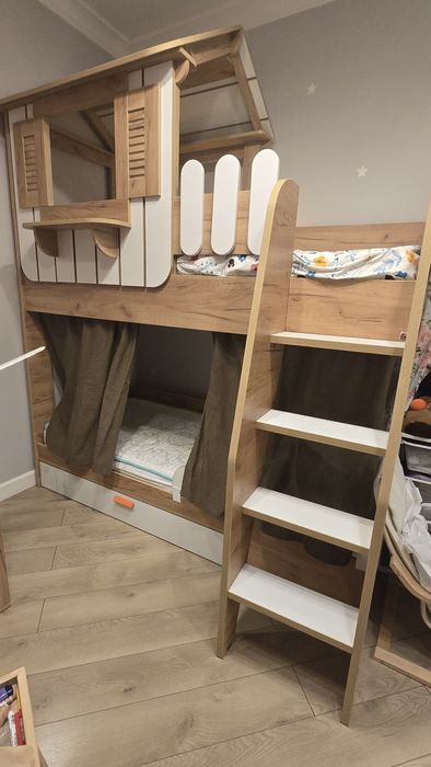 Кровать двухьярусная