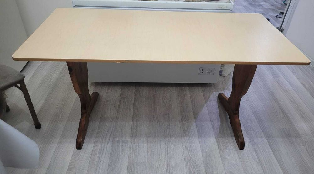 Стол для кухни 1,5*0,7 + 4 стула