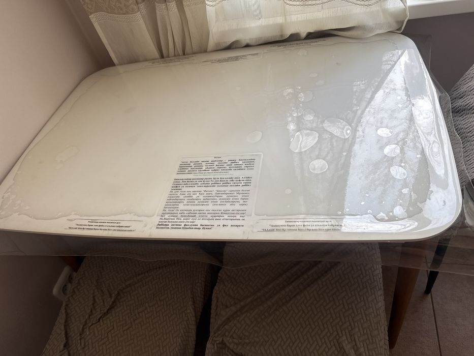 Продам стол со 4 стулями