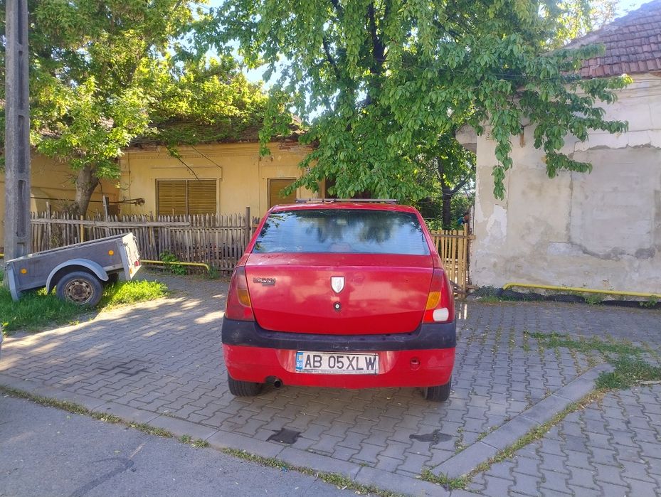 Vând Dacia Logan