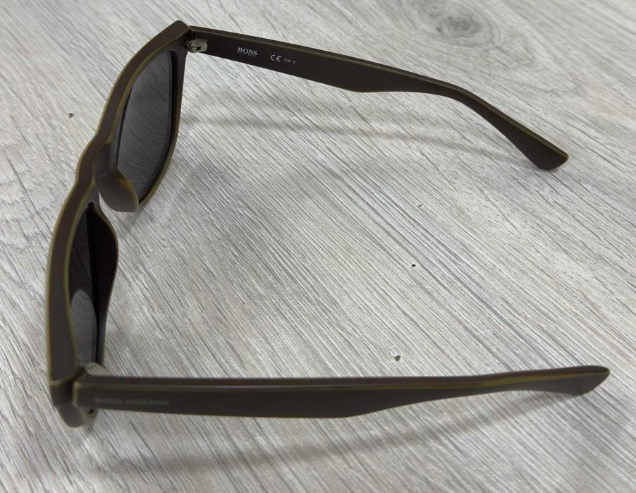 Продавам Слънчеви очила Hugo boss  BO0198