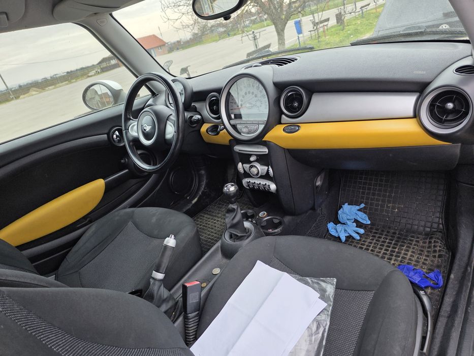 Vand mini cooper 1.6 benzina din 2009 radiat pt dezmembrat.perfect funcțional!!!