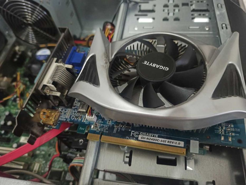 Видеокарта Nvidia GeForce GT240 - 1 GB