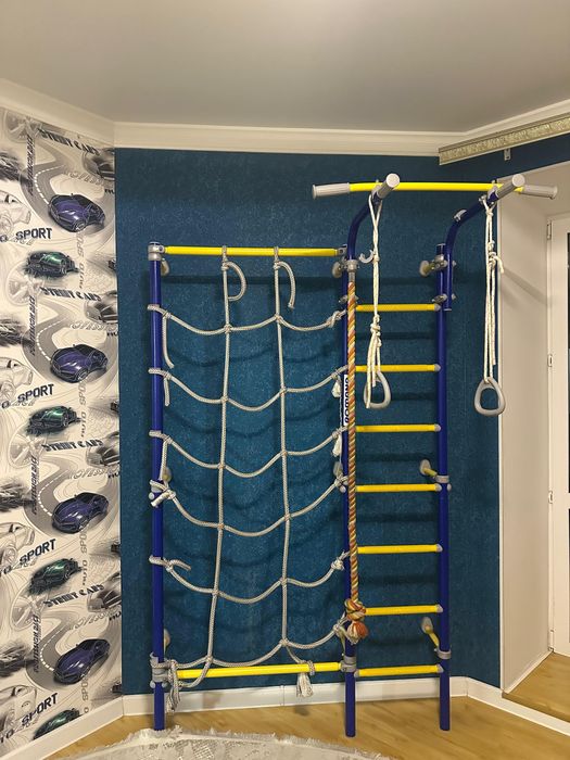 Детская кровать с детской стенкой