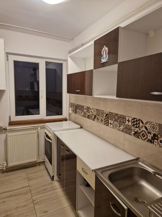 Inchiriez Apartament  2 Camere Roman