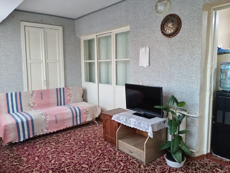 Uchtepada 2 xonali uy sotiladi Srochno