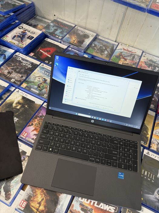 Laptop HP 250 G10 i3-1315U 8GB SSD 256GB NOU nefolosit