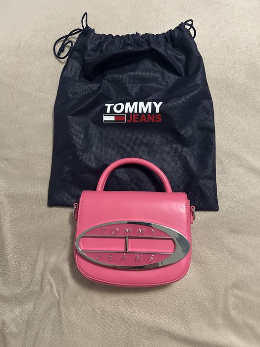 Чанти - Guess, Tommy Hilfiger