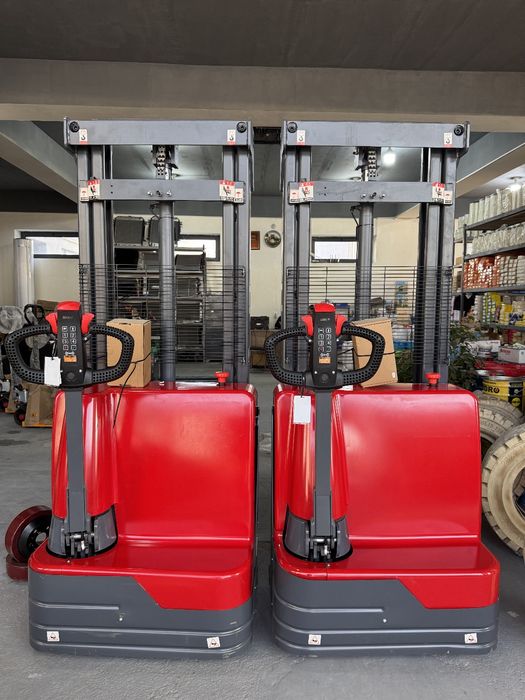 Штаблёр электрический самоходный