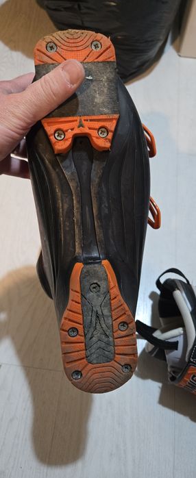 Vând clapari Atomic HAWX  flex 130 marimea 28.5