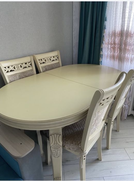Продается стол с 6 стульями