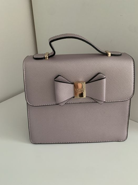 Poseta superba de umar