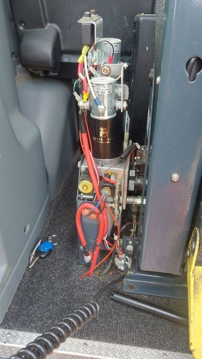 Elevator Lift hidraulic pt Pers cu disabilități, 350kg