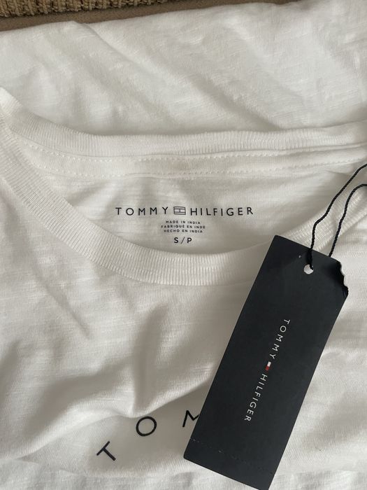 Vand tricou barbati de la Tommy Hilfiger , marimea S alb