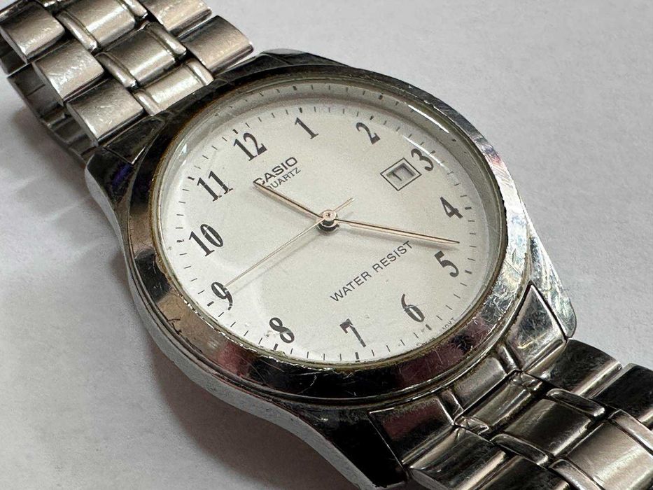 Продавам часовник Casio MTP-1141