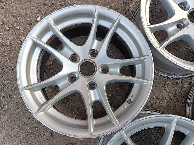 Продам оригинальные легкосплавные диски на BMW 5 e34