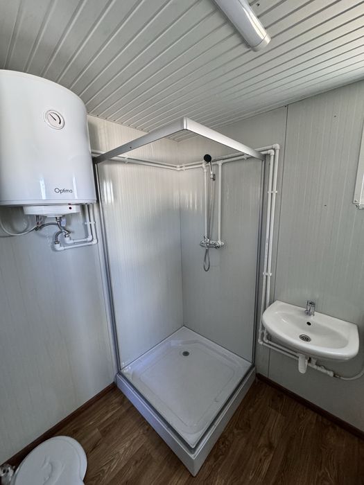 Container tip vestiar