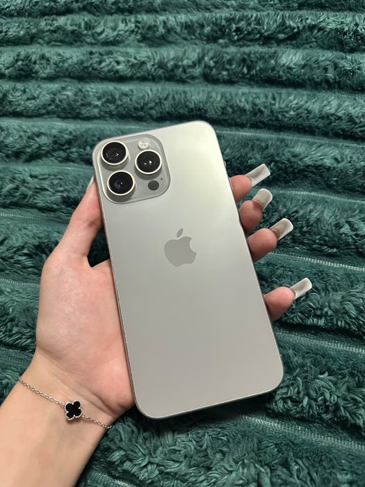 Vand iphone 15 pro max (512gb)
