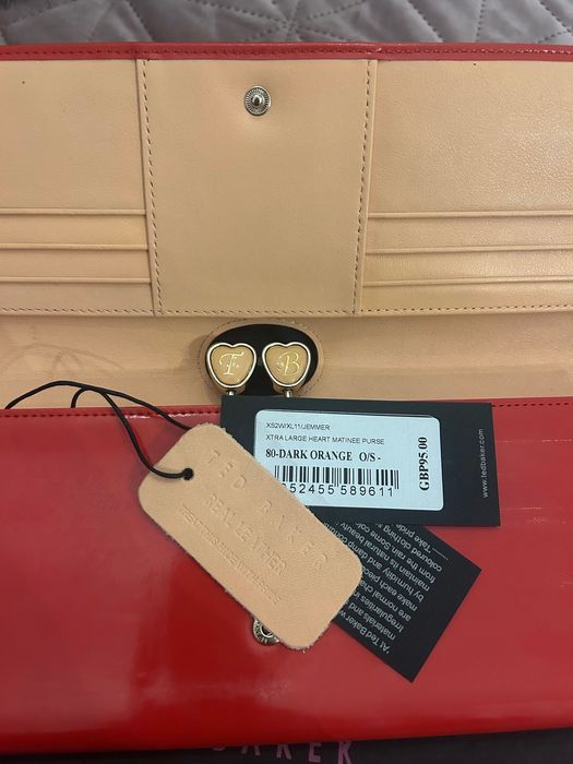 Червен Ted Baker