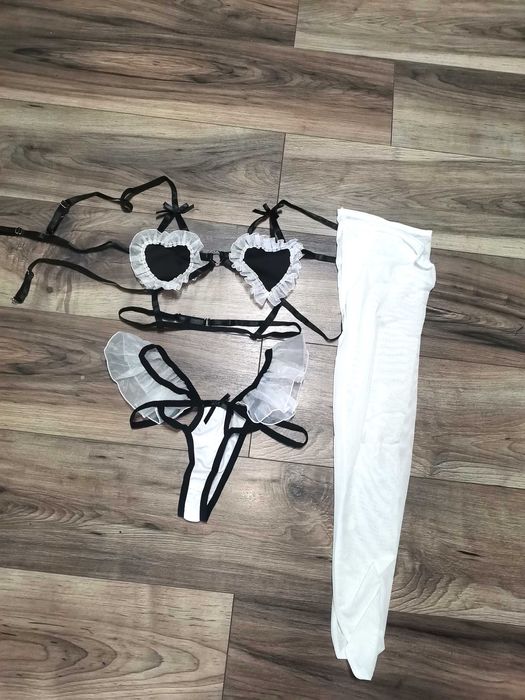 Секси костюм със сърца и дълги бели чорапи дателен бельо