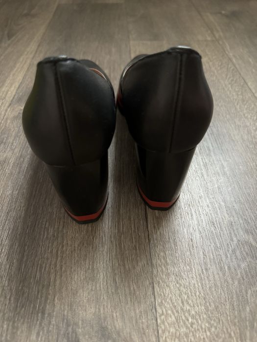 Продам туфли новые. Размер 38