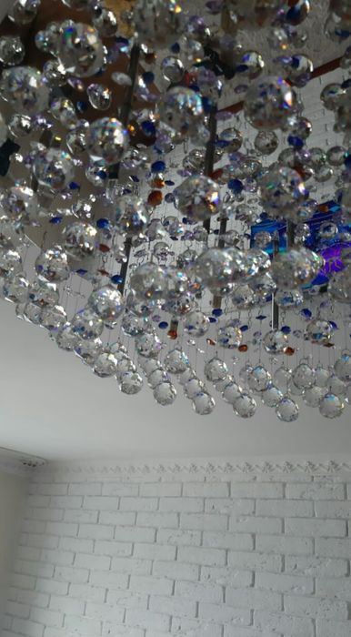 Хрустальная люстра.