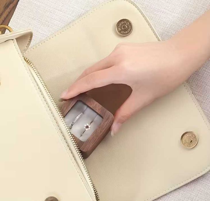 Булчинска кутия за халки и пръстени  дървена прозрачен капак за сватба