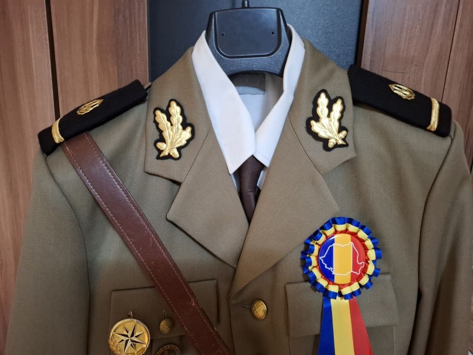 Costum militar cu diagonala