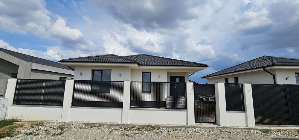 Casă nouă de vânzare – 3 dormitoare,living,  2 băi, toate utilitățile