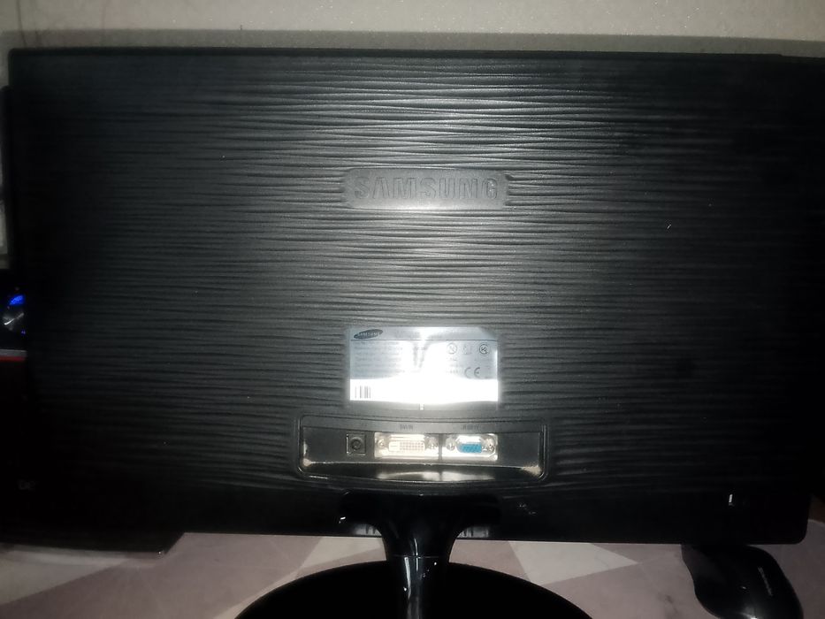 Монитор 22 дюйма Samsung