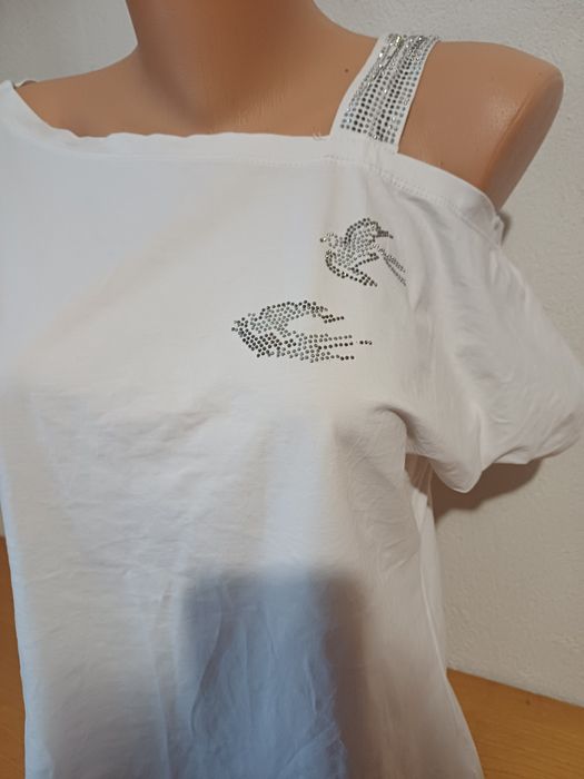 Лятна бяла с камъни