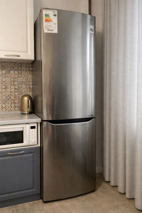 Продам срочно Холодильник LG