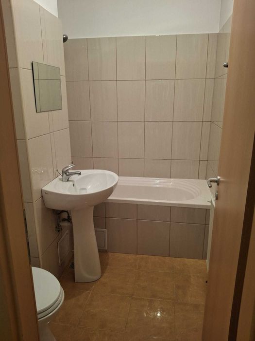 inchiriez apartament 3 camere