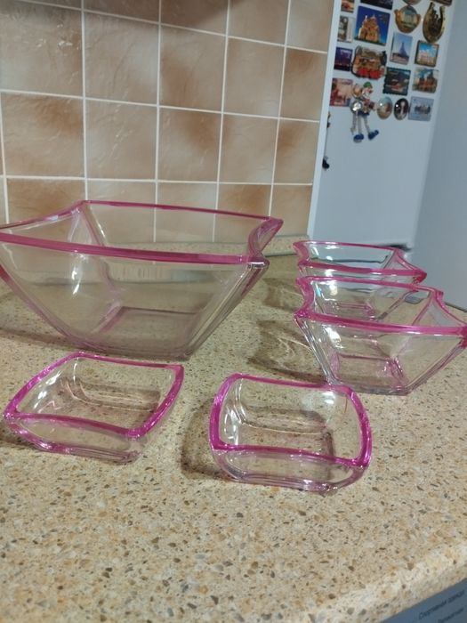 Набор посуды для сервировки