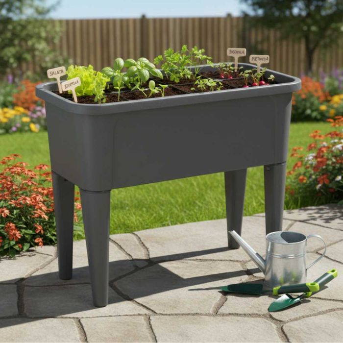 Сива оранжерийна маса с капак - здрава и практична