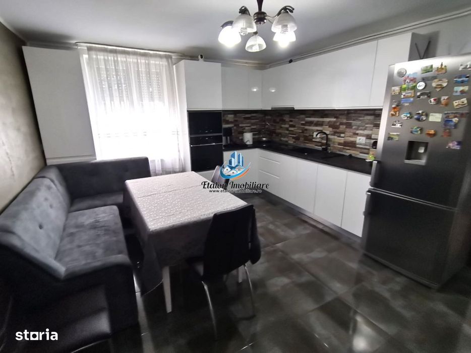 Apartament 3 camere decomandat zona Petrodava, Precista