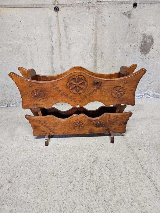 Масивна стойка с дърворезба