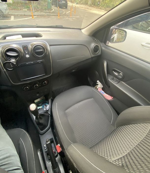 Închiriez logan BOLT -Uber