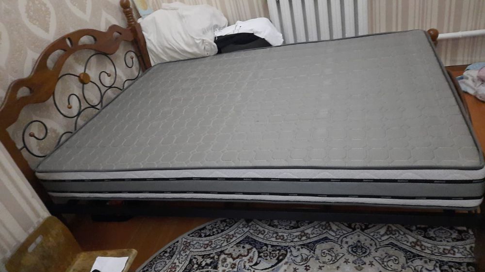Продается кровать с матрацом