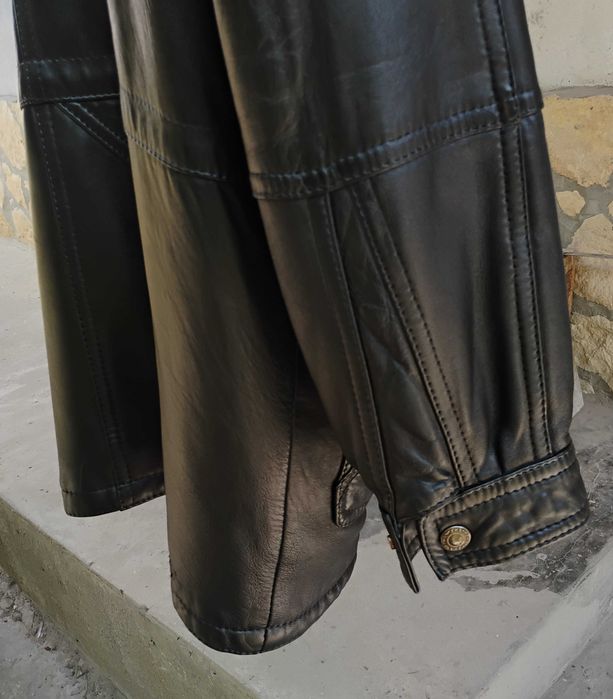 Vând haină din piele naturală bărbați, mare, largă..