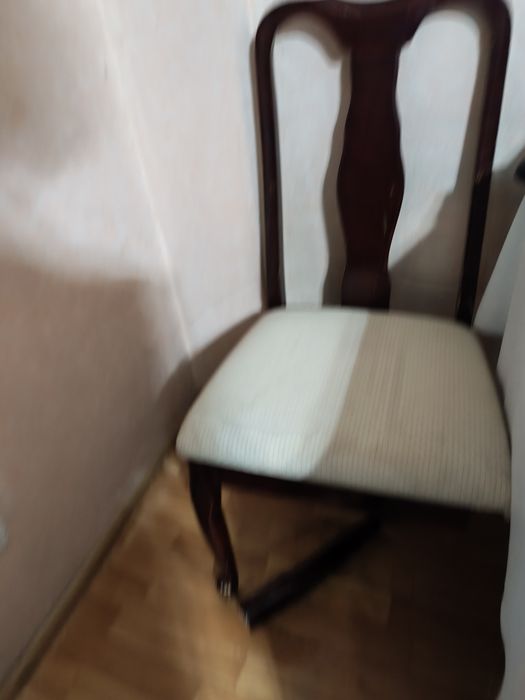 Продается стол со стульями