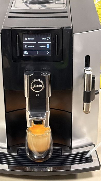 Кафемашина кафе автомат JURA E8 с гаранция