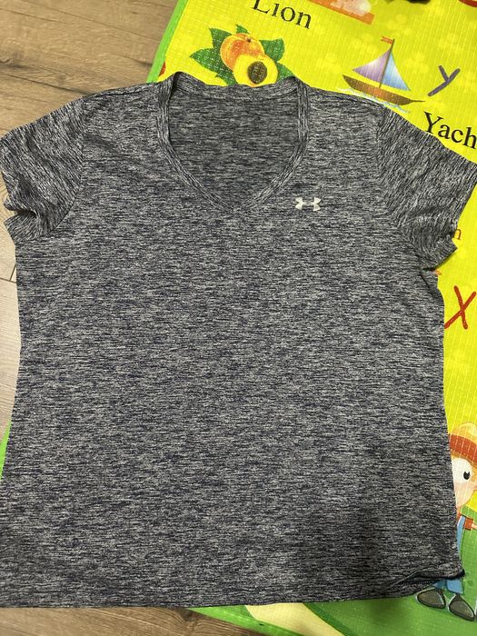 Оригинални женски тениски The north face,Guess,Hilfiger,fila и други