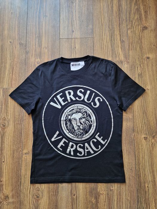 Страхотна мъжка тениска VERSUS VERSACE  размер M