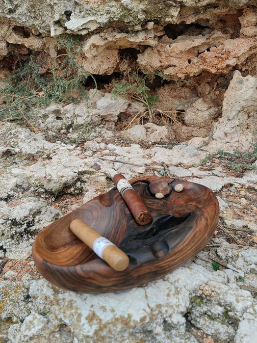 Арт пепелник от орех