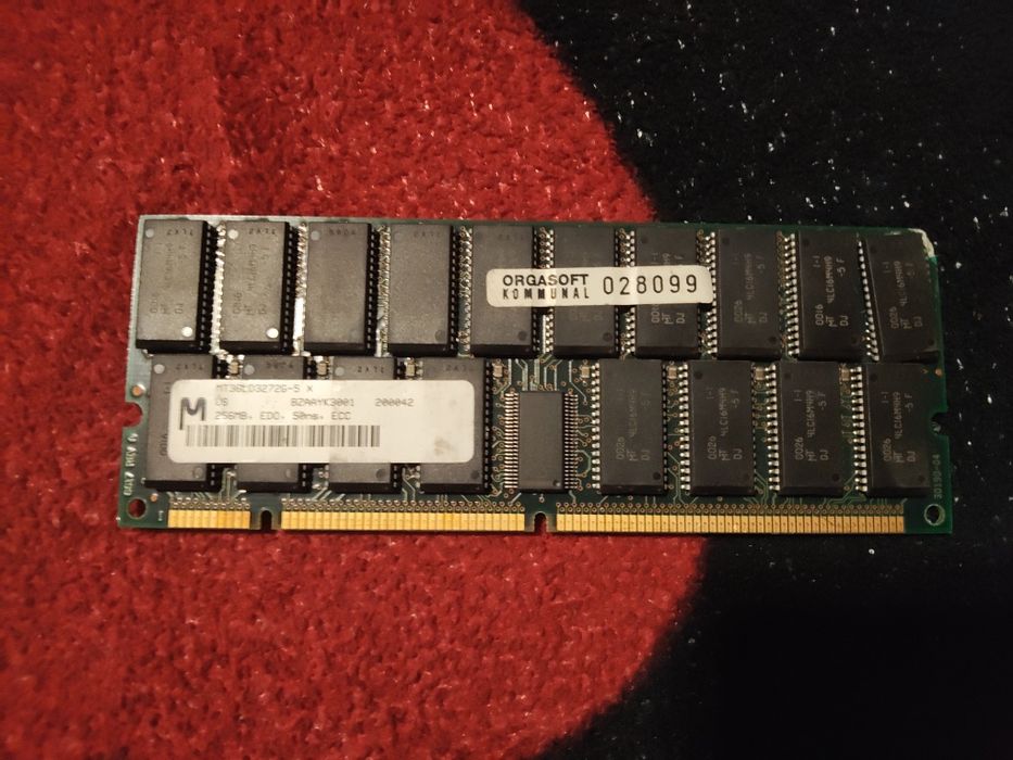 Memorie RAM exact că în poze
