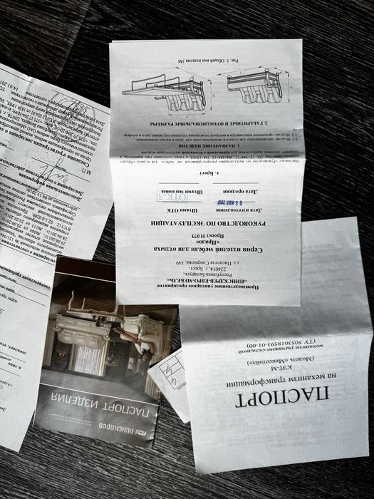 Срочно деревянный диван продам