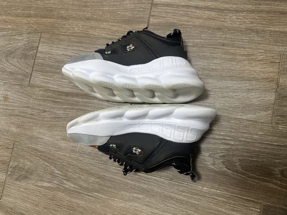 Versace chain reaction