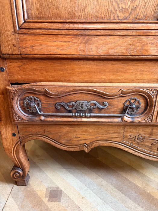 Старинен дъбов гардероб